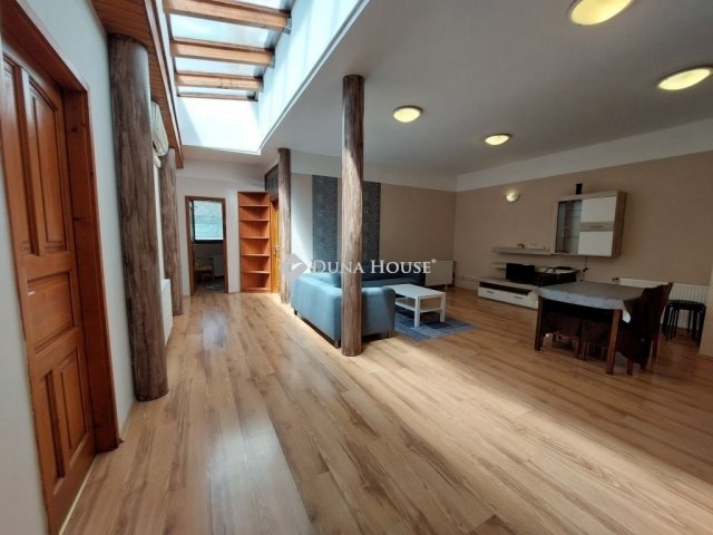 Eladó téglalakás, Szegeden 122 M Ft, 6 szobás