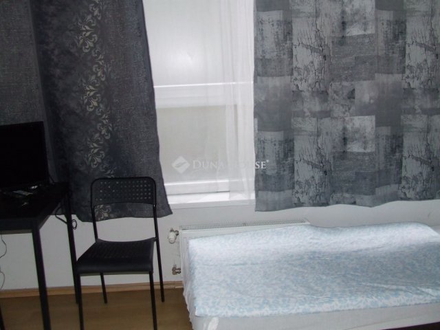 Eladó panellakás, Esztergomban 99.95 M Ft, 5 szobás