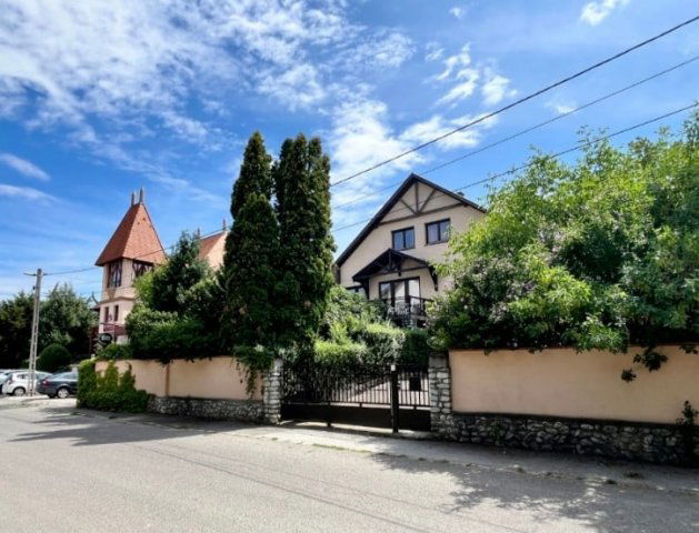 Eladó családi ház, Miskolcon 115 M Ft, 12 szobás