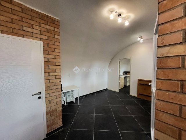 Eladó téglalakás, Budapesten, VIII. kerületben 39.99 M Ft