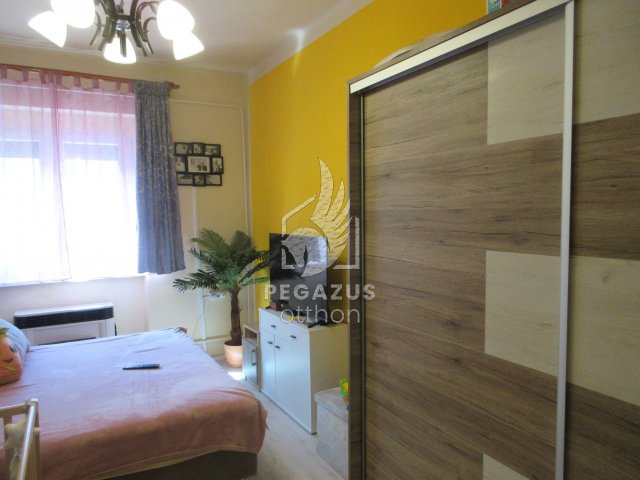 Eladó téglalakás, Ózdon 8.6 M Ft, 2 szobás