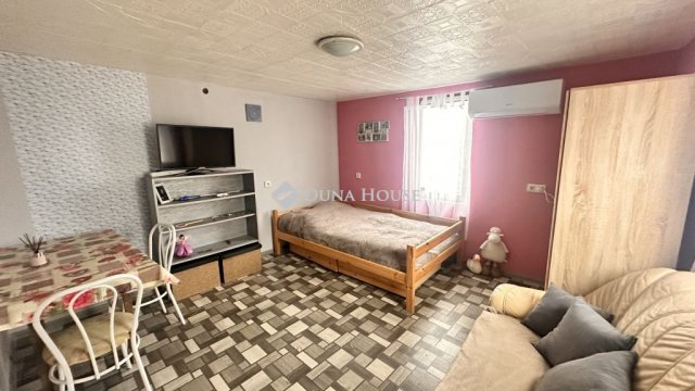 Eladó telek, Pécsett, Rizling dűlőn 12 M Ft