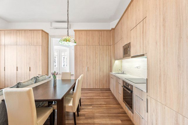 Eladó téglalakás, Budapesten, VI. kerületben, Hajós utcában