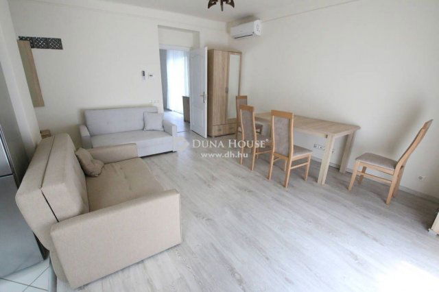 Kiadó téglalakás, albérlet, Pécsett 160 E Ft / hó, 3 szobás