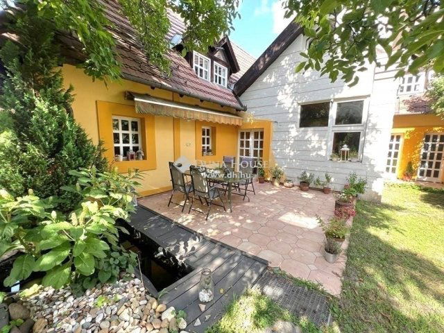 Eladó családi ház, Szentendrén 197.9 M Ft, 6 szobás