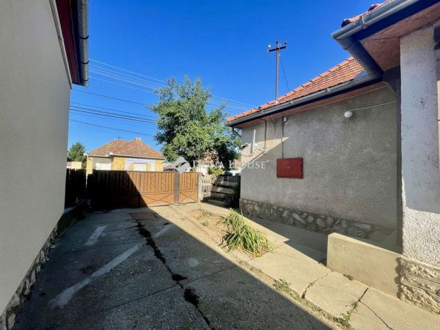 Eladó családi ház, Dombóváron 32.5 M Ft, 4 szobás