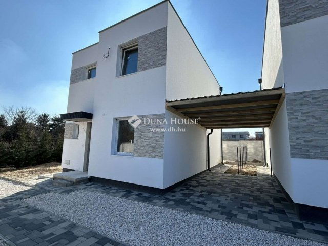 Eladó családi ház, Vecsésen 119.9 M Ft, 5 szobás