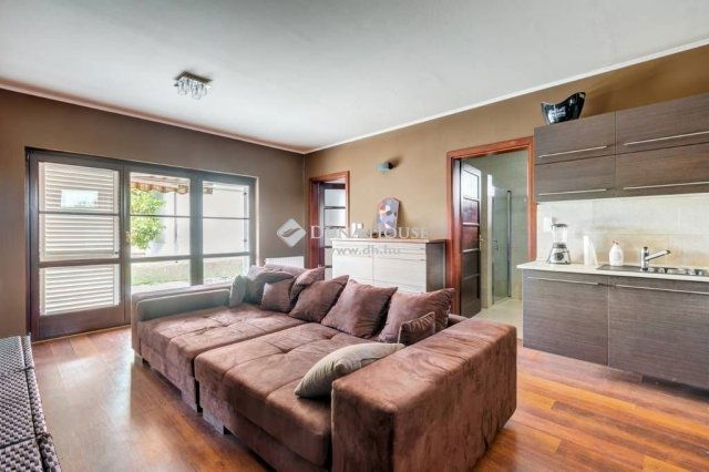 Eladó családi ház, Dabason 249 M Ft, 8 szobás