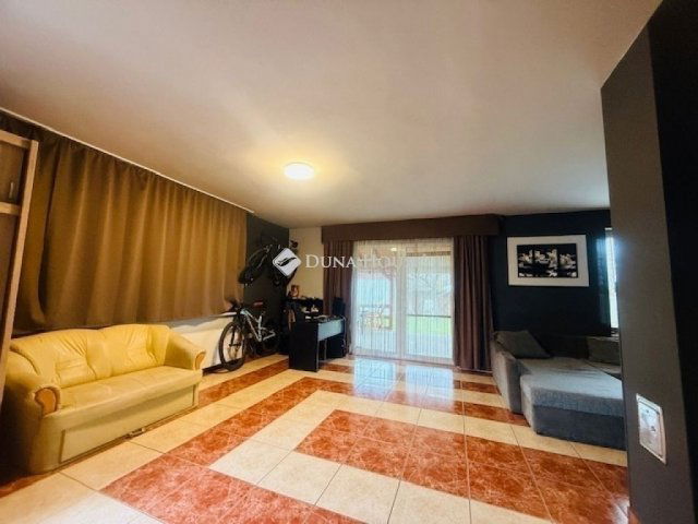 Eladó családi ház, Vecsésen 94.9 M Ft, 4 szobás