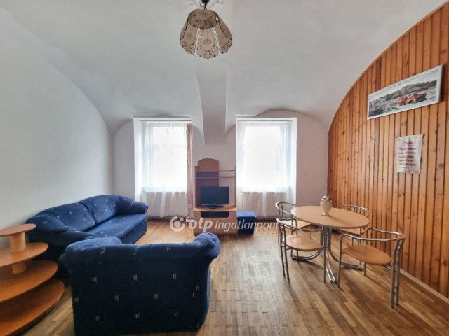 Eladó téglalakás, Pápán 19.9 M Ft, 1+1 szobás