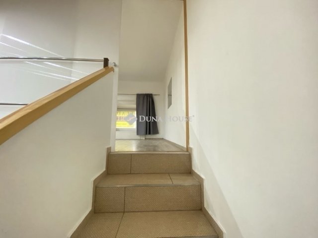 Eladó téglalakás, Budapesten, VI. kerületben 89.9 M Ft, 1 szobás