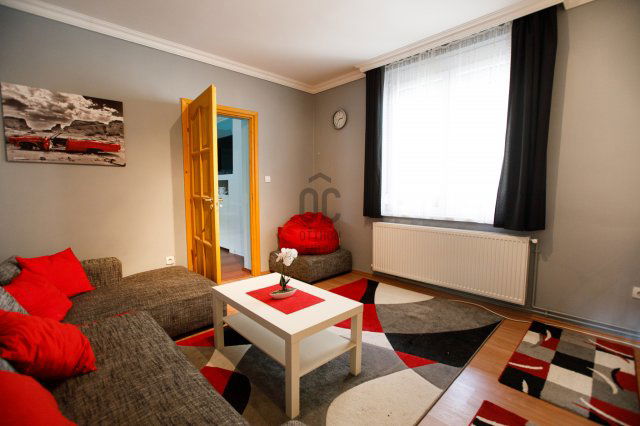 Eladó családi ház, Dunabogdányban 135 M Ft, 8 szobás