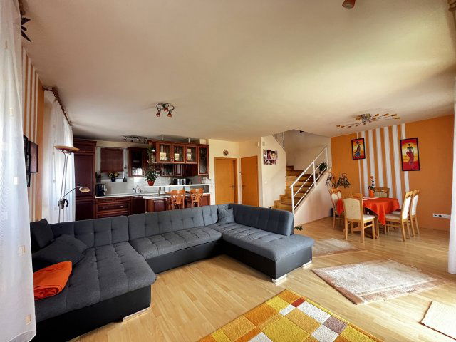 Eladó téglalakás, Pécsett 97.9 M Ft, 4 szobás