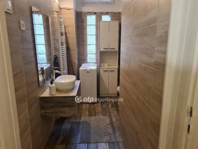 Eladó téglalakás, Budapesten, V. kerületben 109 M Ft, 2 szobás