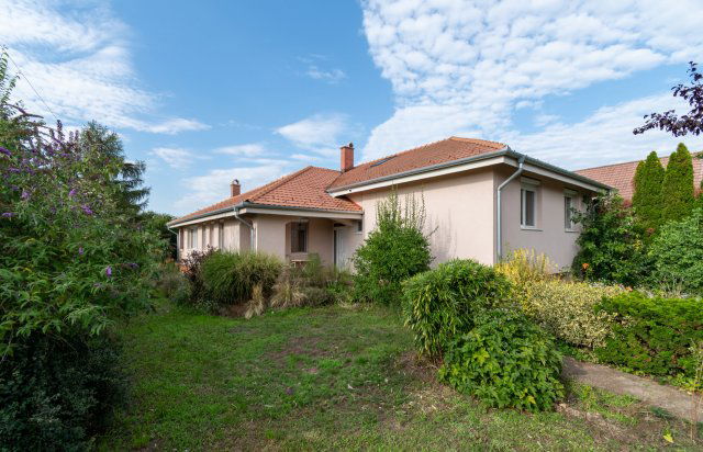 Eladó családi ház, Debrecenben 120 M Ft, 4 szobás