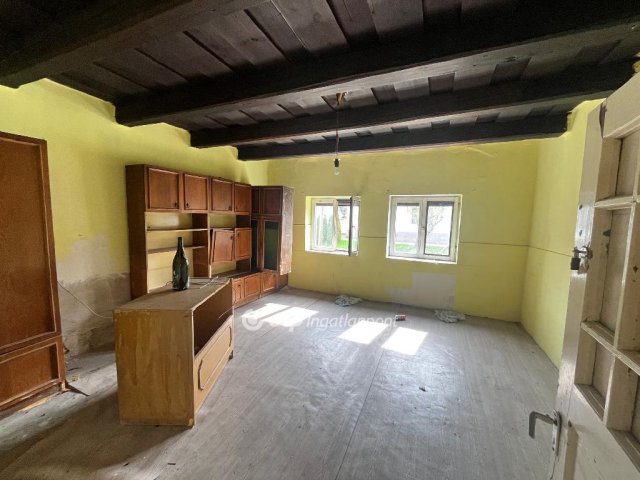 Eladó családi ház, Somlószőlősön 8 M Ft, 2 szobás