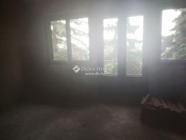 Eladó családi ház, Cegléden 64 M Ft, 8 szobás