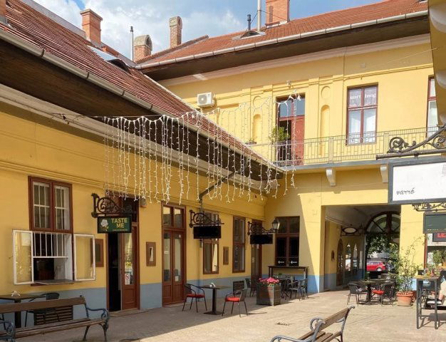 Eladó üzlethelyiség, Debrecenben, Piac utcában 3.9 M Ft