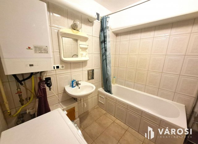 Kiadó téglalakás, albérlet, Szegeden 330 E Ft / hó, 3 szobás