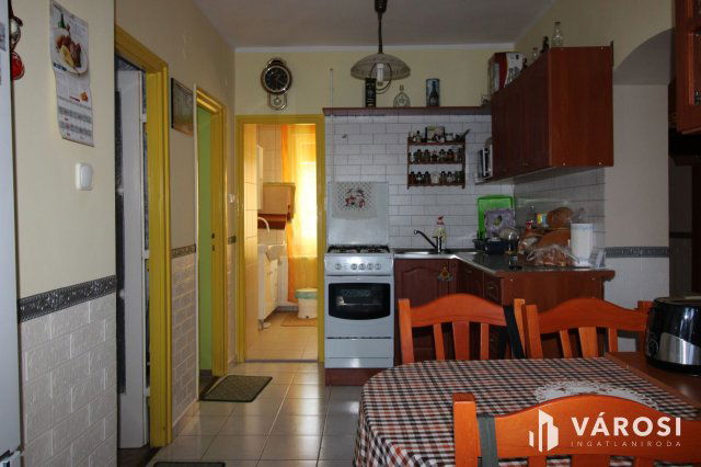 Eladó téglalakás, Zircen 61 M Ft, 2 szobás