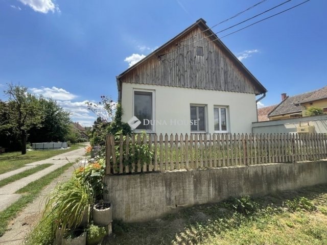 Eladó családi ház, Domonyban 63.5 M Ft, 5 szobás