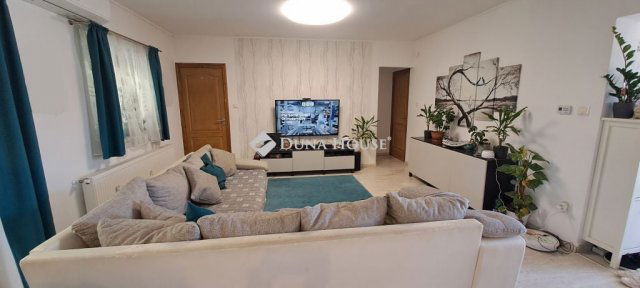 Eladó családi ház, Szigetszentmiklóson 109 M Ft, 4 szobás