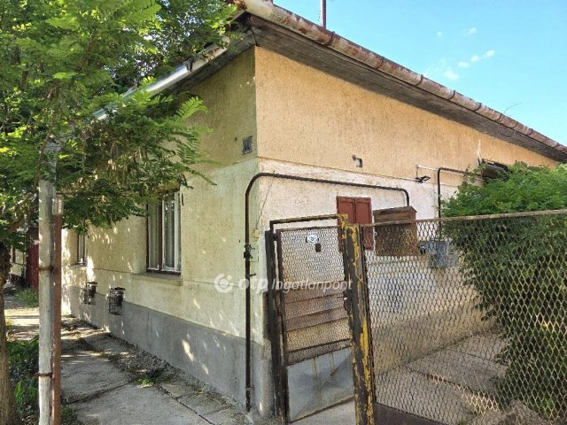 Eladó családi ház, Kunszentmártonban 14.5 M Ft, 2 szobás