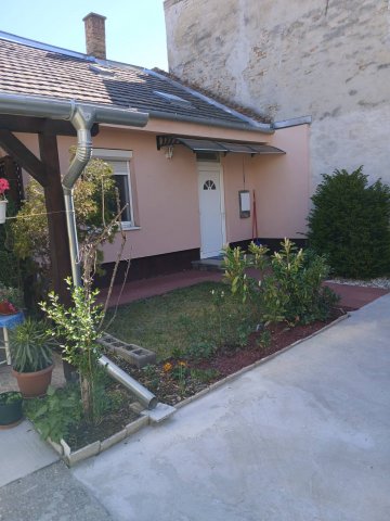 Eladó téglalakás, Budapesten, XX. kerületben, Szarvas utcában