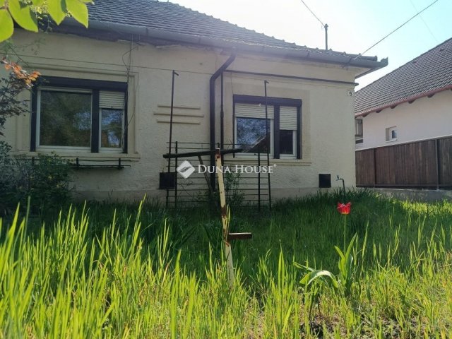 Eladó ikerház, Debrecenben 74.9 M Ft, 3 szobás