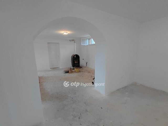 Eladó családi ház, Orosházán 19.5 M Ft, 2 szobás