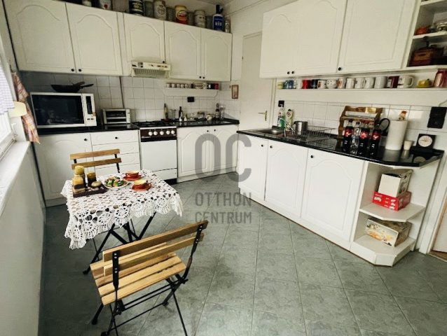 Eladó téglalakás, Szolnokon 44.9 M Ft, 4 szobás