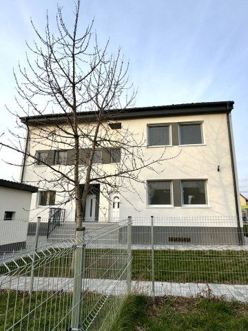 Eladó ikerház, Komáromban 86.4 M Ft, 4 szobás