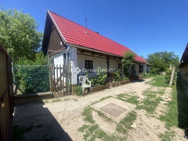 Eladó családi ház, Zsámbokon 35 M Ft, 2 szobás