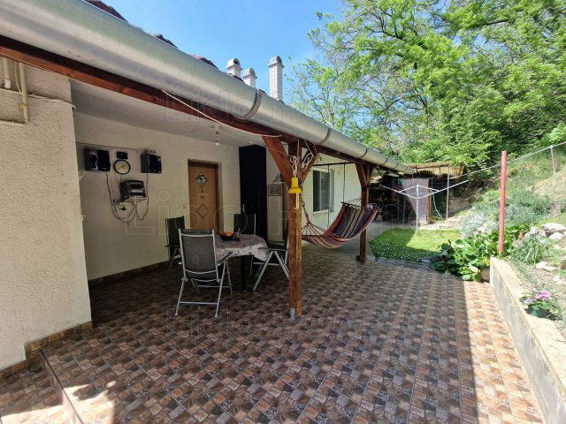 Eladó családi ház, Balatonbogláron 109.9 M Ft, 4 szobás