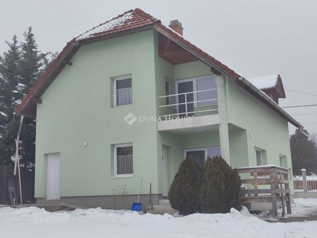 Eladó családi ház, Érden 134.4 M Ft, 7 szobás