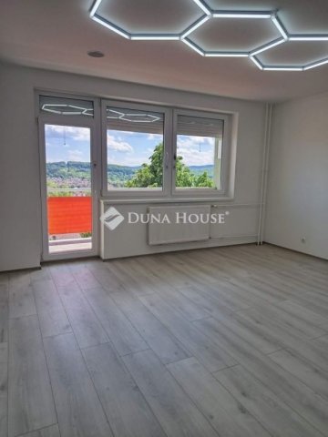 Eladó téglalakás, Komlón 41 M Ft, 3 szobás