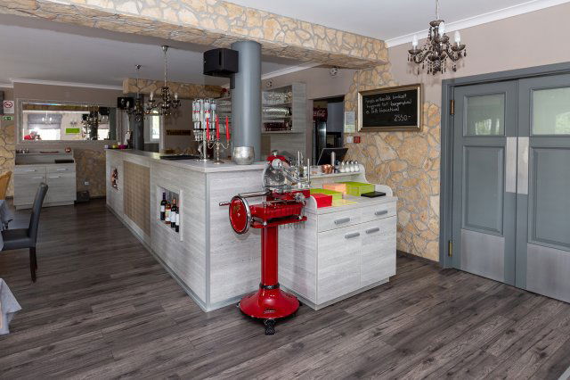 Eladó üzlethelyiség, Ajkán 168 M Ft / költözzbe.hu