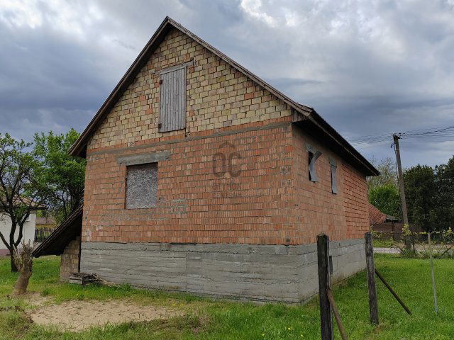 Eladó családi ház, Csemőn 16.5 M Ft, 2 szobás