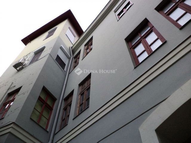 Eladó téglalakás, Székesfehérvárott 134.8 M Ft, 4 szobás