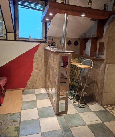 Eladó téglalakás, Dunaújvárosban 23 M Ft, 1 szobás
