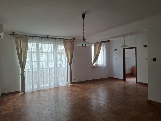Eladó családi ház, Szegeden 84.99 M Ft, 5 szobás