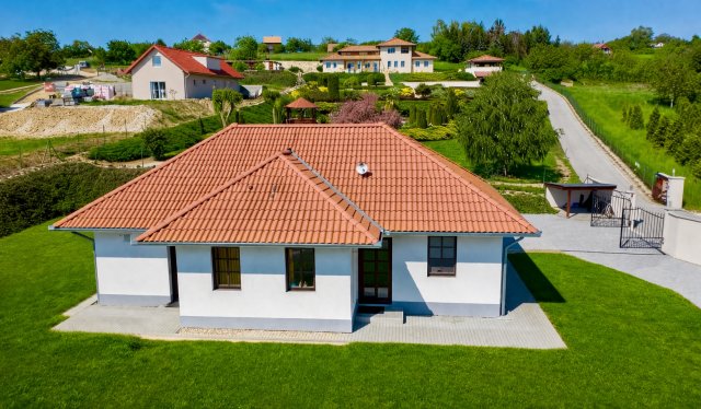 Eladó családi ház, Alsópáhokon 99 M Ft, 3 szobás