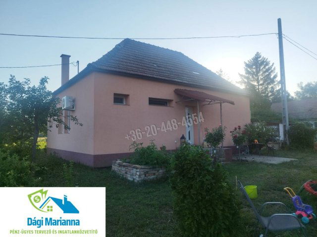 Eladó családi ház, Szegeden 39.9 M Ft, 1 szobás