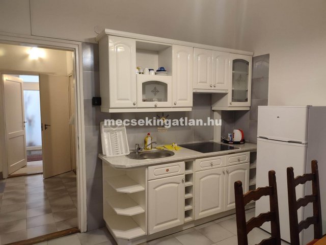 Kiadó téglalakás, albérlet, Pécsett 250 E Ft / hó, 2 szobás