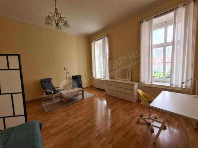 Kiadó téglalakás, albérlet, Budapesten, VI. kerületben