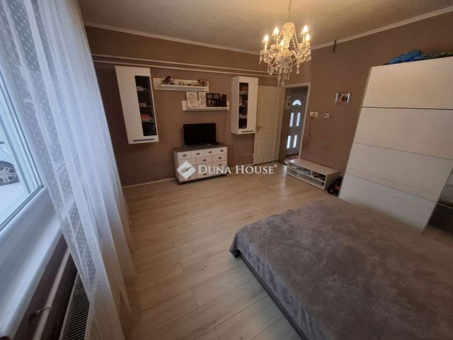 Eladó ikerház, Kiskunfélegyházán 17 M Ft, 5 szobás