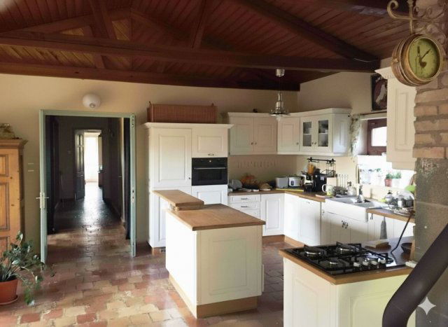 Eladó családi ház, Százhalombattán 135 M Ft, 3+1 szobás