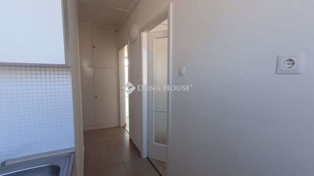 Eladó panellakás, Kecskeméten 45.9 M Ft, 2 szobás