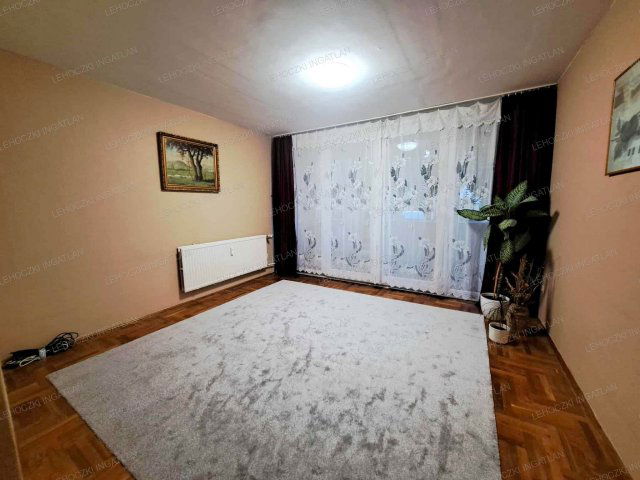 Eladó panellakás, Nyíregyházán 47.9 M Ft, 2+1 szobás