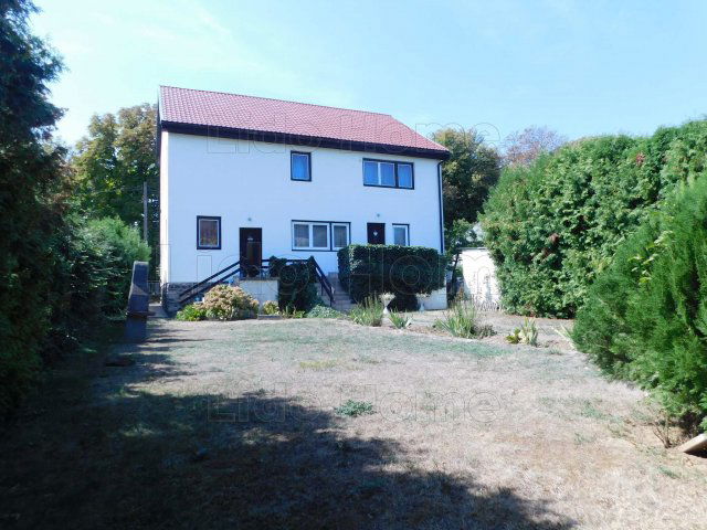 Eladó családi ház, Keszthelyen 110 M Ft, 10 szobás